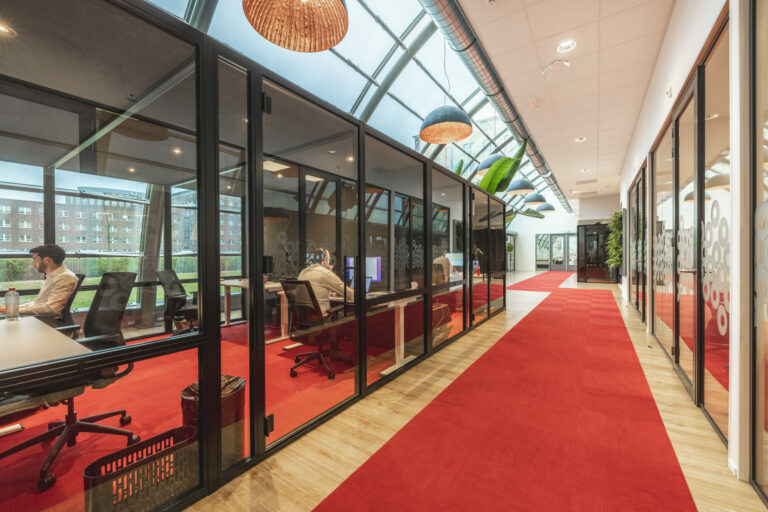 Voorbeeld geluidsdichte cabine OfficeBooths in de praktijk