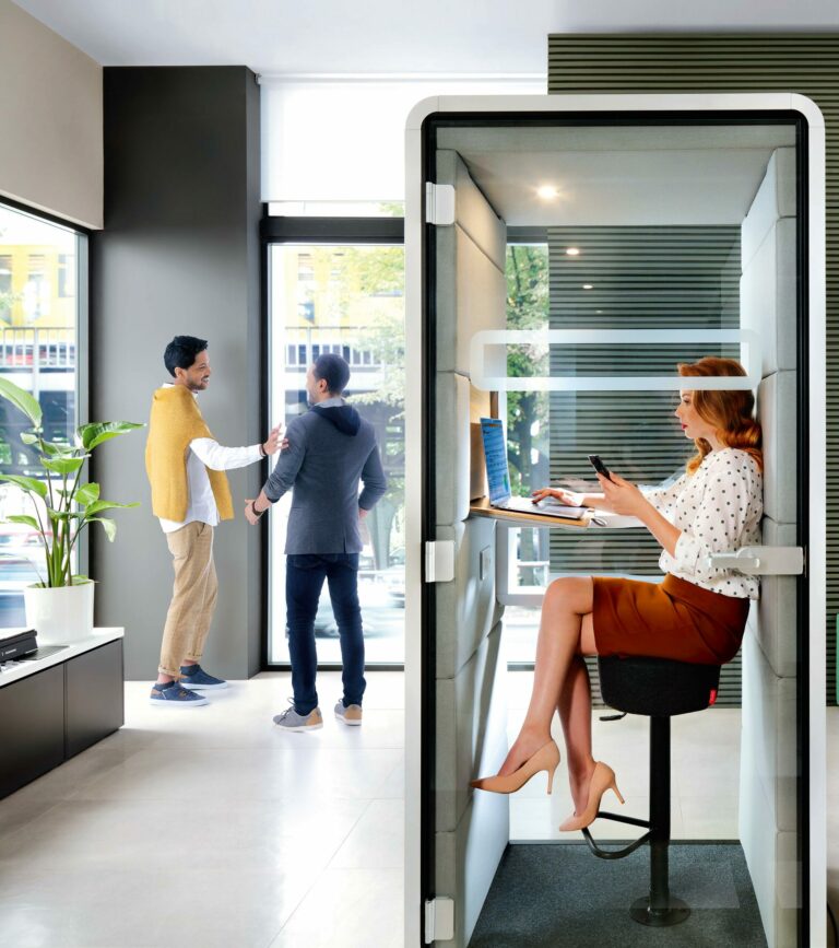 Voorbeeld belcel op kantoor van officebooths